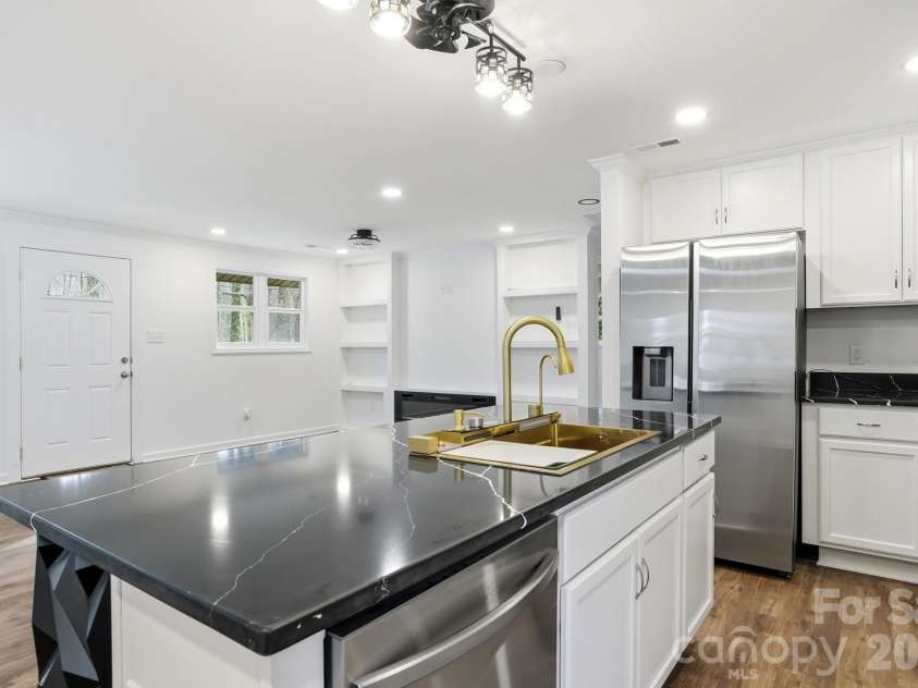 704 Border Street, Dallas, NC 28034.  MLS# CAR4342695, YatesRealty ID 3465. 