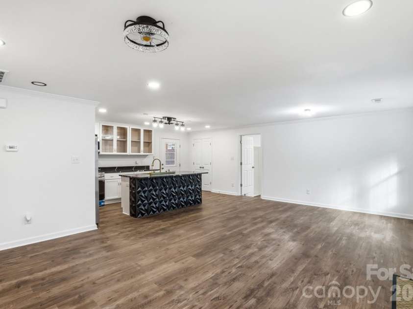 704 Border Street, Dallas, NC 28034.  MLS# CAR4342695, YatesRealty ID 3465. 