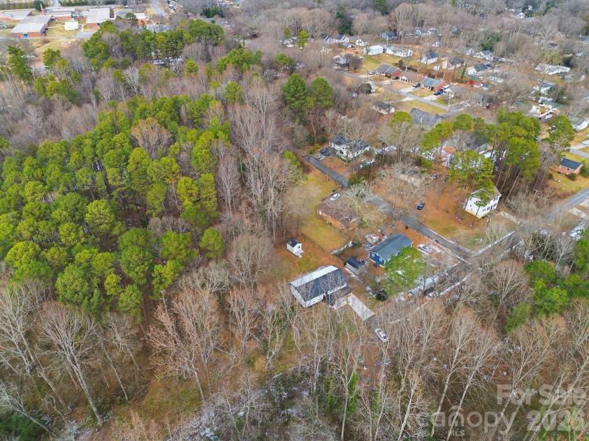 704 Border Street, Dallas, NC 28034.  MLS# CAR4342695, YatesRealty ID 3465. Aerial wiew of subject and surrounding properties and area