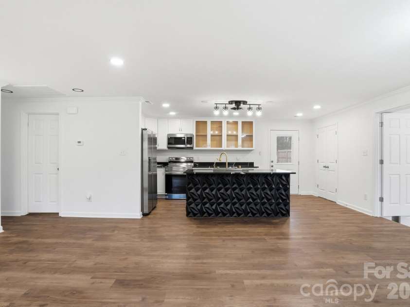 704 Border Street, Dallas, NC 28034.  MLS# CAR4342695, YatesRealty ID 3465. Open Floorplan