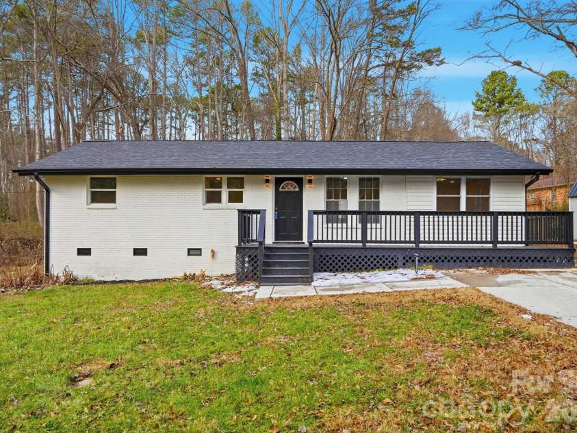 704 Border Street, Dallas, NC 28034.  MLS# CAR4342695, YatesRealty ID 3465. Subject Front VIew