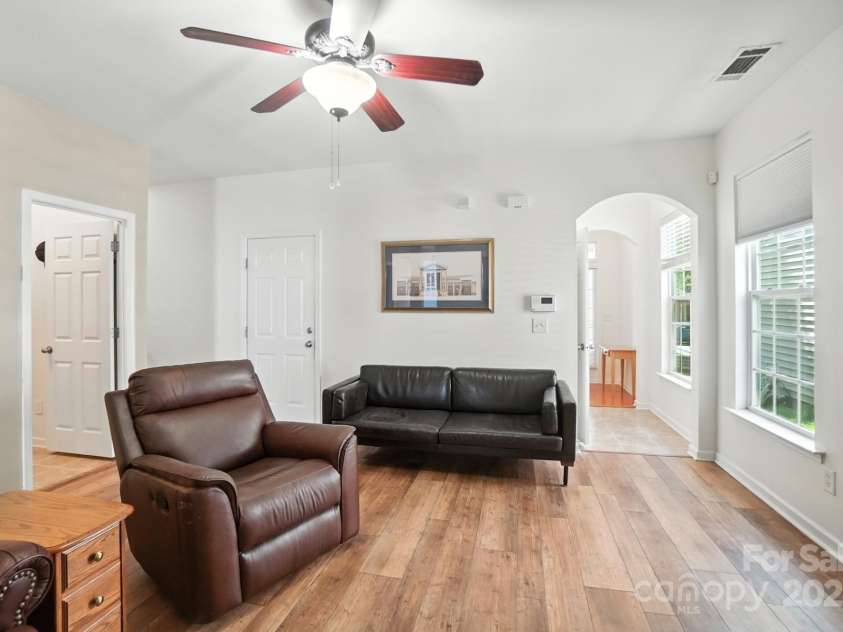 9554 Turning Wheel Drive, Charlotte, NC 28214.  MLS# CAR4290314, YatesRealty ID 34652. 