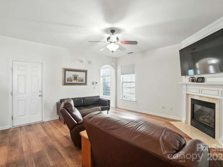 9554 Turning Wheel Drive, Charlotte, NC 28214.  MLS# CAR4290314, YatesRealty ID 34652. 