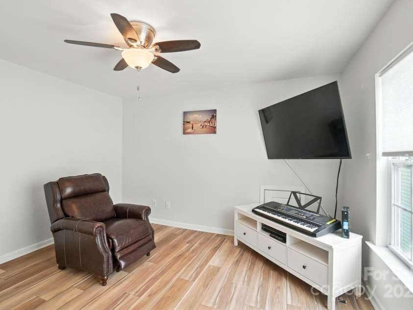 9554 Turning Wheel Drive, Charlotte, NC 28214.  MLS# CAR4290314, YatesRealty ID 34652. 