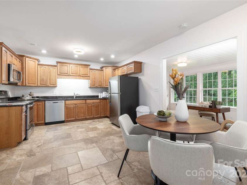 4742 Emory Lane, Charlotte, NC 28211.  MLS# CAR4271351, YatesRealty ID 34653. 