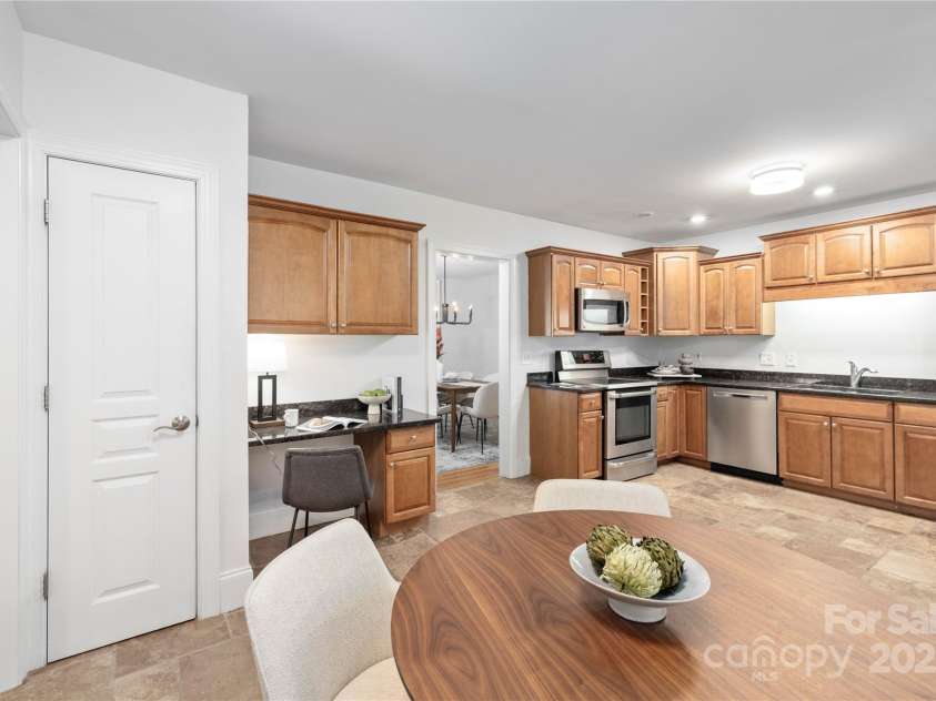 4742 Emory Lane, Charlotte, NC 28211.  MLS# CAR4271351, YatesRealty ID 34653. 