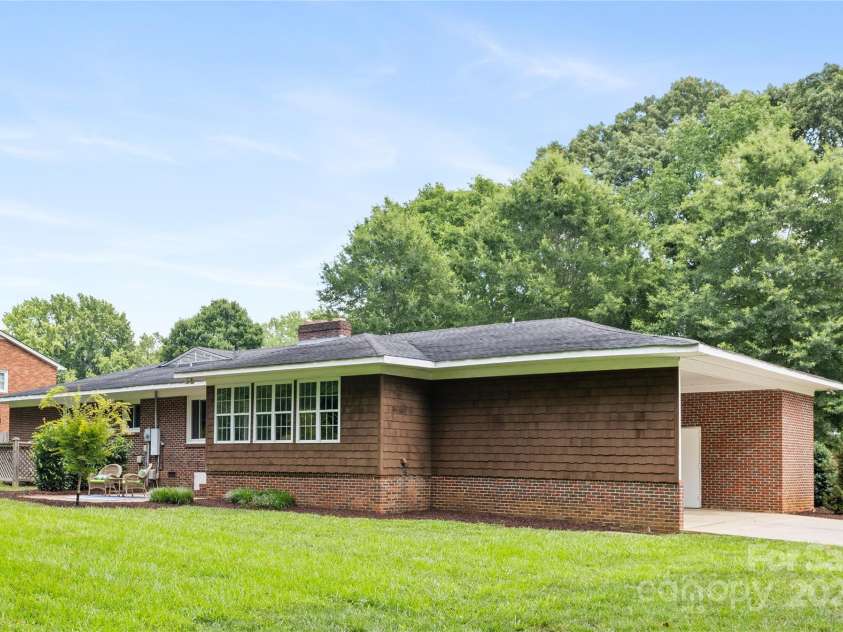 4742 Emory Lane, Charlotte, NC 28211.  MLS# CAR4271351, YatesRealty ID 34653. 