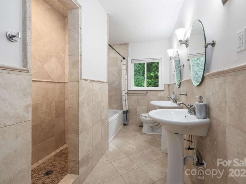 4742 Emory Lane, Charlotte, NC 28211.  MLS# CAR4271351, YatesRealty ID 34653. Full Bath