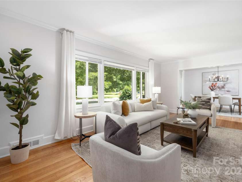 4742 Emory Lane, Charlotte, NC 28211.  MLS# CAR4271351, YatesRealty ID 34653. Living Room