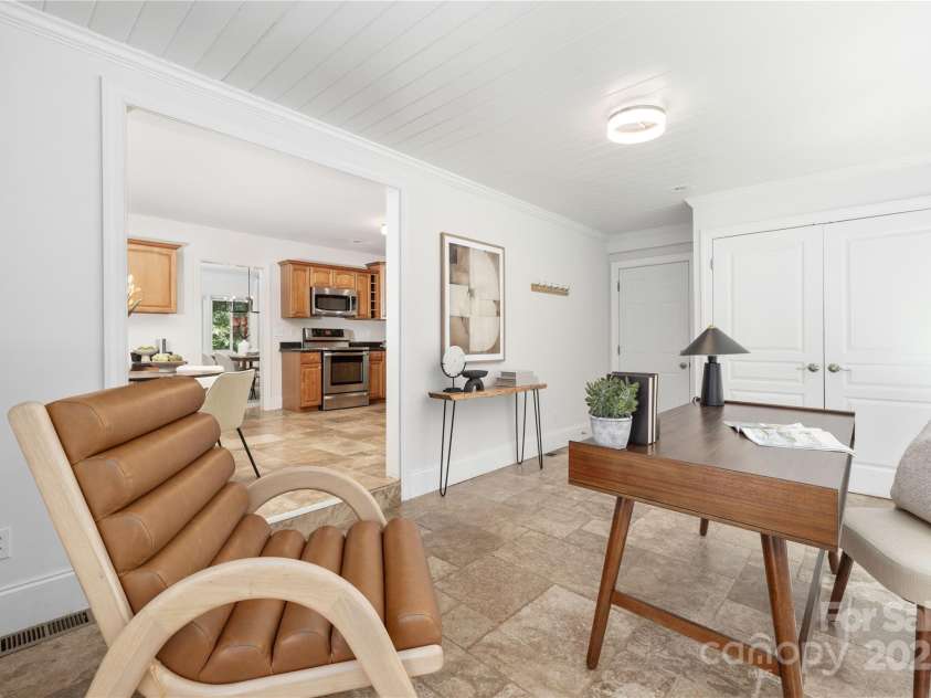 4742 Emory Lane, Charlotte, NC 28211.  MLS# CAR4271351, YatesRealty ID 34653. Sunroom/Flex Space