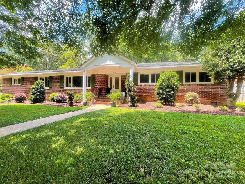 4742 Emory Lane, Charlotte, NC 28211.  MLS# CAR4271351, YatesRealty ID 34653. Welcome home to 4742 Emory Lane!