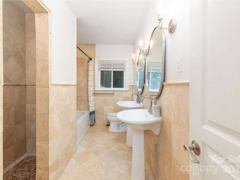 4742 Emory Lane, Charlotte, NC 28211.  MLS# CAR4312818, YatesRealty ID 34653. 