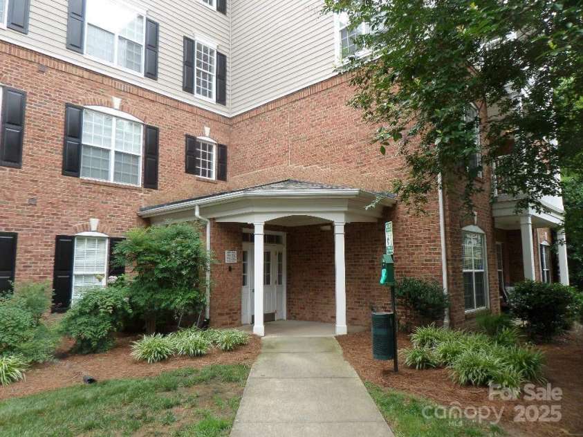 3224 Margellina Drive, Charlotte, NC 28210.  MLS# CAR4279478, YatesRealty ID 34654. 