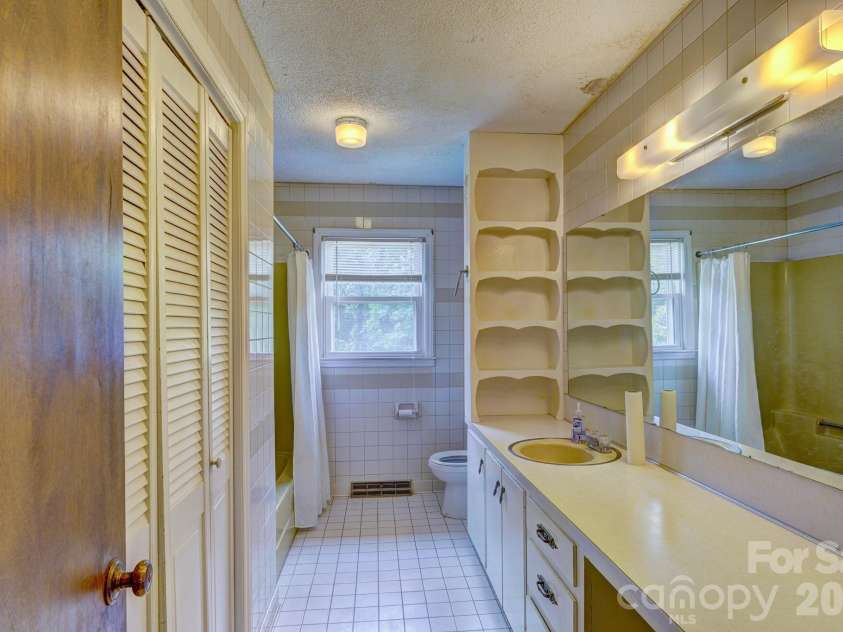 3641 Tryon Courthouse Road, Cherryville, NC 28021.  MLS# CAR4398519, YatesRealty ID 34655. Bath