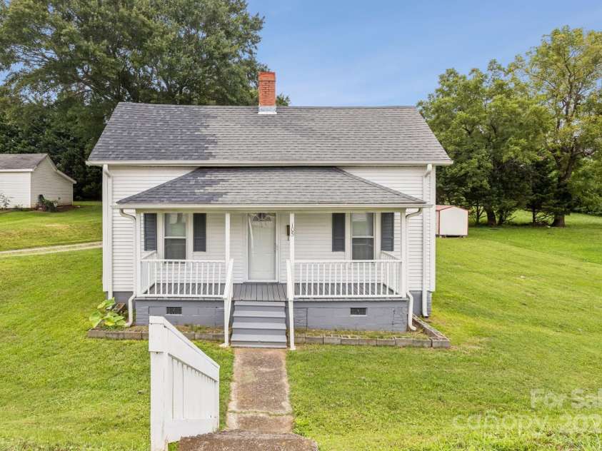 105 Catawba Street, Belmont, NC 28012.  MLS# CAR4295162, YatesRealty ID 34656. 