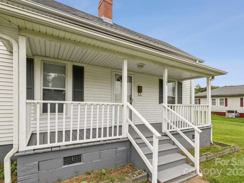 105 Catawba Street, Belmont, NC 28012.  MLS# CAR4295162, YatesRealty ID 34656. 