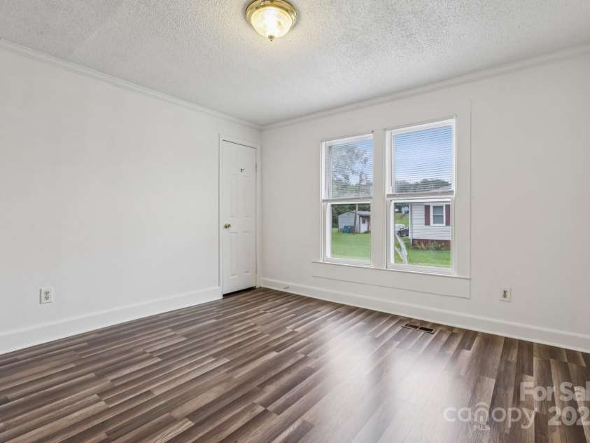 105 Catawba Street, Belmont, NC 28012.  MLS# CAR4295162, YatesRealty ID 34656. 