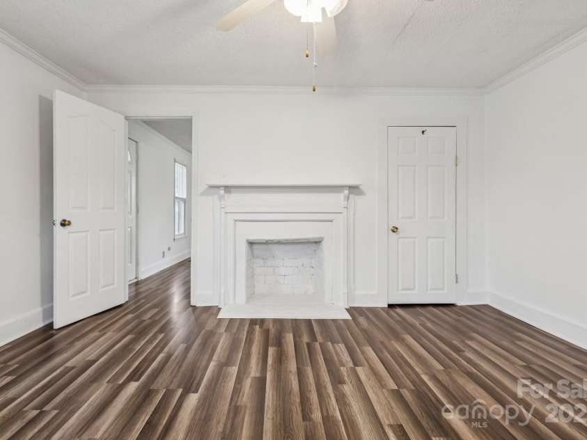 105 Catawba Street, Belmont, NC 28012.  MLS# CAR4295162, YatesRealty ID 34656. 