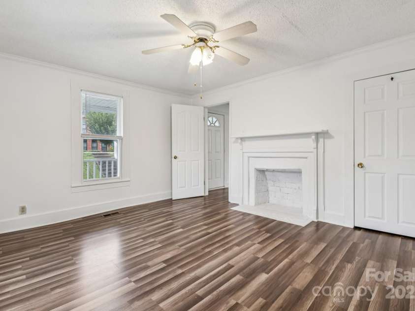 105 Catawba Street, Belmont, NC 28012.  MLS# CAR4295162, YatesRealty ID 34656. 