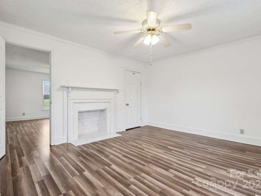 105 Catawba Street, Belmont, NC 28012.  MLS# CAR4295162, YatesRealty ID 34656. 