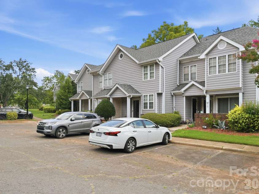 2954 Iron Gate Lane, Charlotte, NC 28212.  MLS# CAR4396954, YatesRealty ID 34657. 
