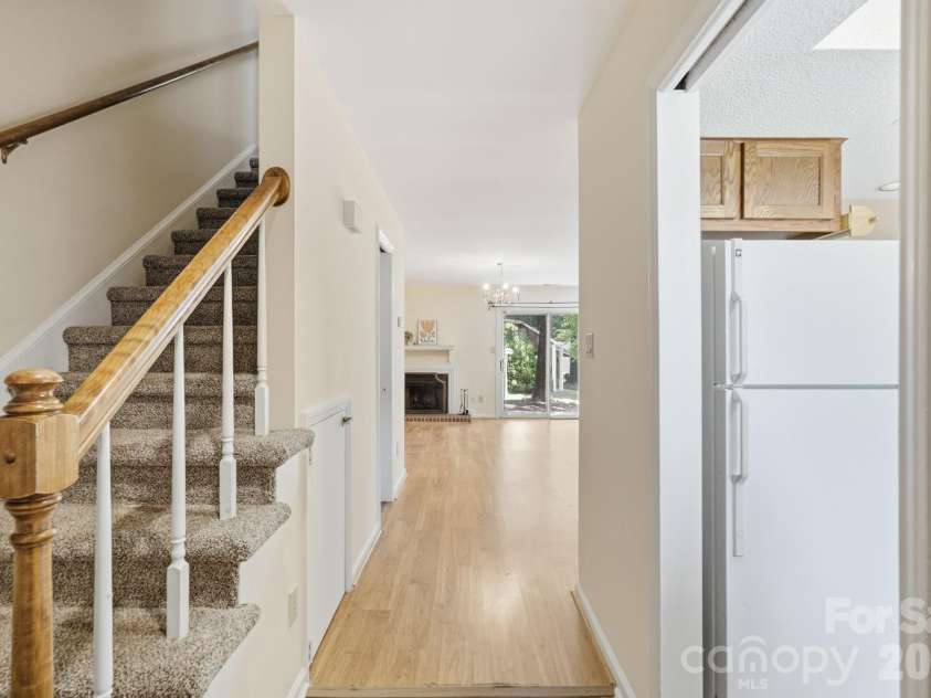 2954 Iron Gate Lane, Charlotte, NC 28212.  MLS# CAR4396954, YatesRealty ID 34657. Entry Hall