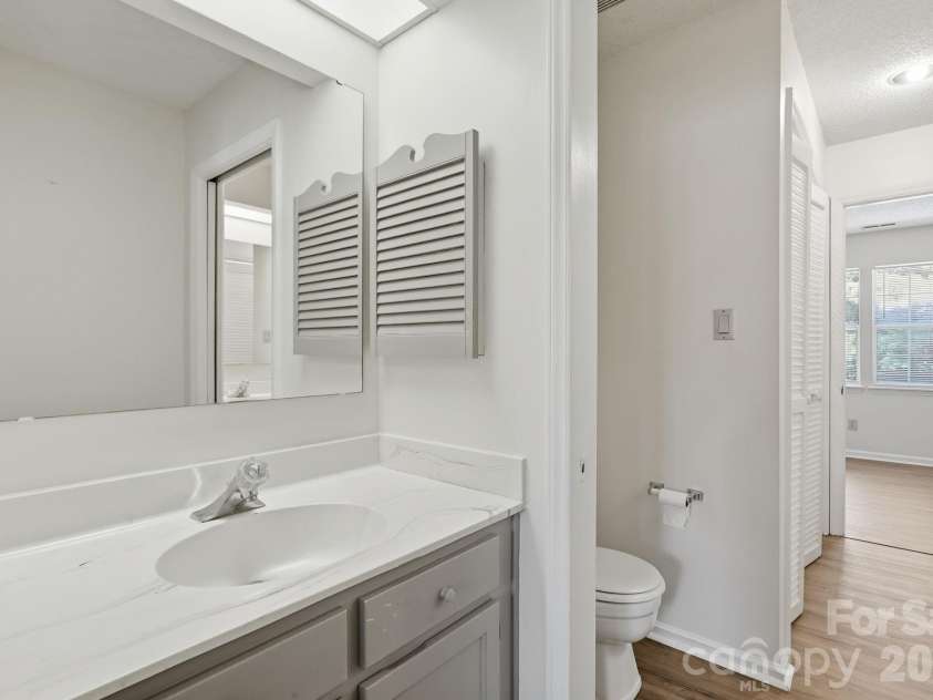 2954 Iron Gate Lane, Charlotte, NC 28212.  MLS# CAR4396954, YatesRealty ID 34657. Full Bathroom