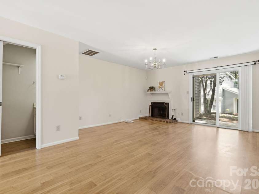 2954 Iron Gate Lane, Charlotte, NC 28212.  MLS# CAR4396954, YatesRealty ID 34657. Living Room
