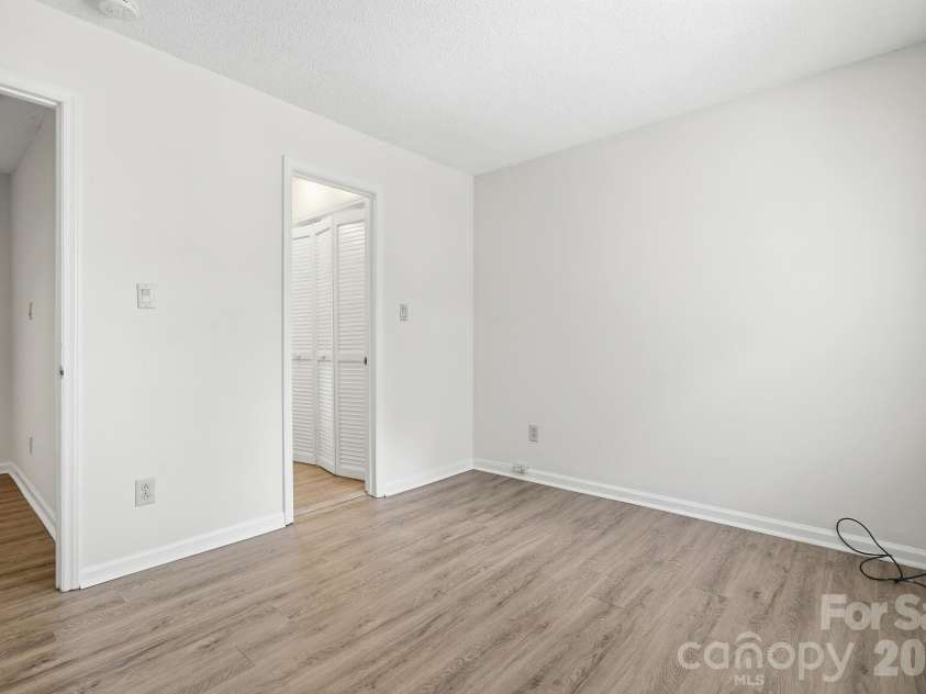 2954 Iron Gate Lane, Charlotte, NC 28212.  MLS# CAR4396954, YatesRealty ID 34657. Primary Bedroom