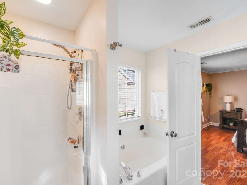 3319 Creek Trail Road, Indian Trail, NC 28079.  MLS# CAR4295633, YatesRealty ID 34657. Separate garden tub and shower!