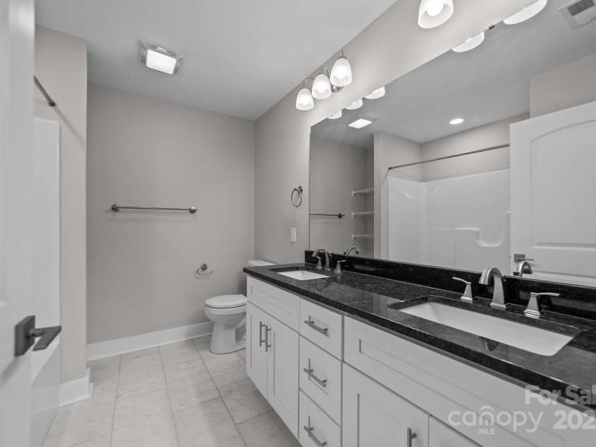 103 Dublin Court, Statesville, NC 28677.  MLS# CAR4172003, YatesRealty ID 3466. Primary bath