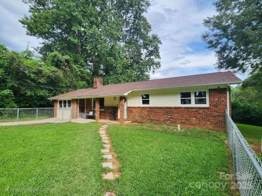 1309 Winfield Place, Lenoir, NC 28645.  MLS# CAR4296746, YatesRealty ID 34661. 