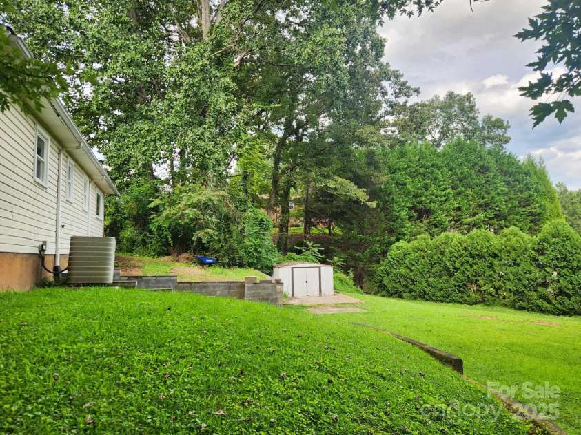 1309 Winfield Place, Lenoir, NC 28645.  MLS# CAR4296746, YatesRealty ID 34661. 