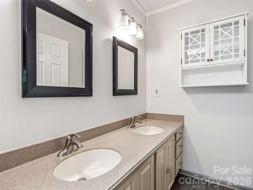206 Camellia Way, Laurel Park, NC 28739.  MLS# CAR4398729, YatesRealty ID 34662. Primary ensuite bathroom