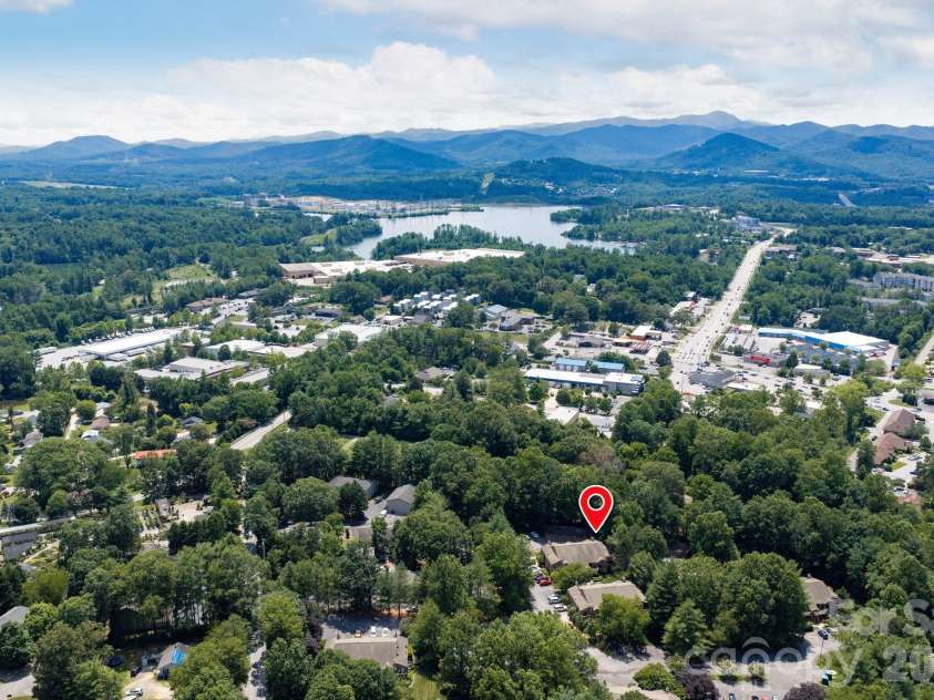 43 Ravencroft Lane, Asheville, NC 28803.  MLS# CAR4398624, YatesRealty ID 34664. Aerial View