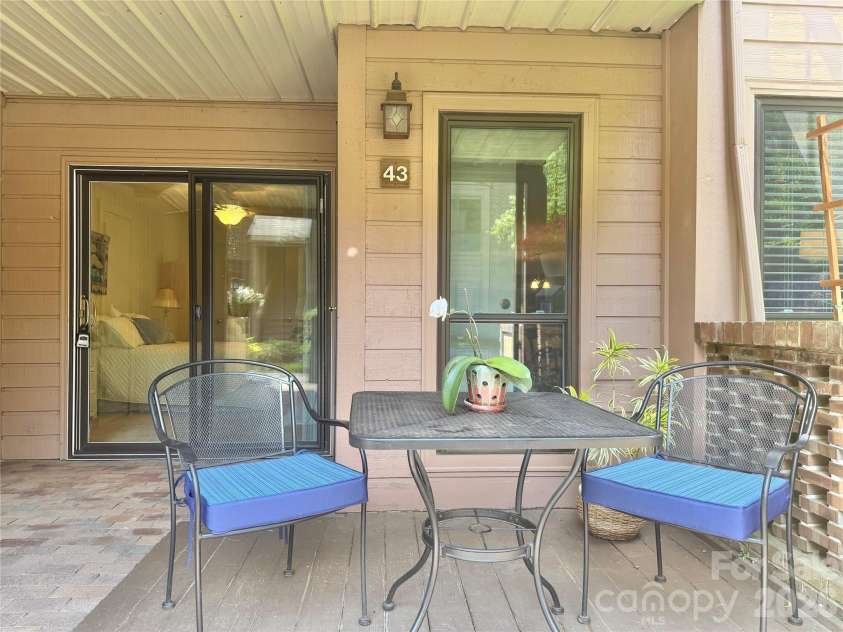 43 Ravencroft Lane, Asheville, NC 28803.  MLS# CAR4398624, YatesRealty ID 34664. Covered Front Patio