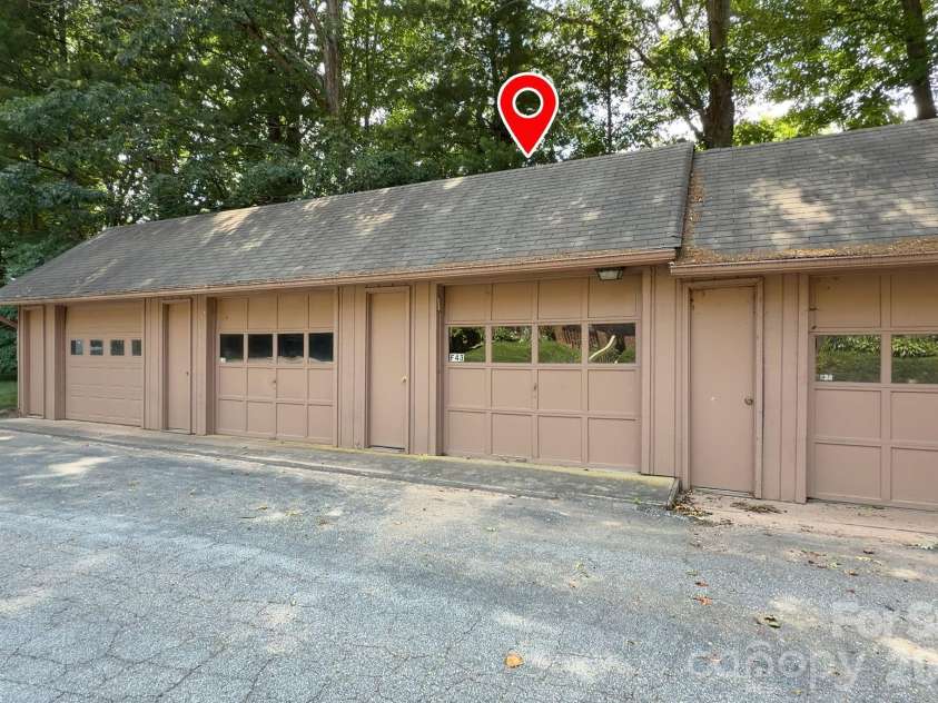 43 Ravencroft Lane, Asheville, NC 28803.  MLS# CAR4398624, YatesRealty ID 34664. Deeded Car Garage