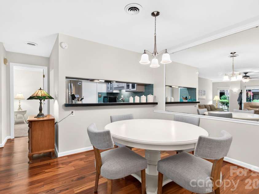 43 Ravencroft Lane, Asheville, NC 28803.  MLS# CAR4398624, YatesRealty ID 34664. Dining Area