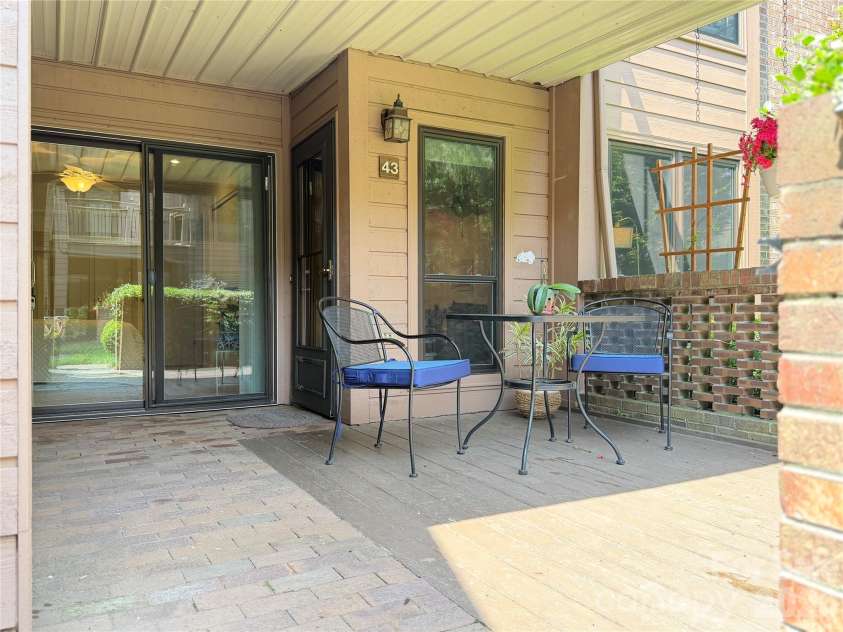 43 Ravencroft Lane, Asheville, NC 28803.  MLS# CAR4398624, YatesRealty ID 34664. Front Entrance to Unit