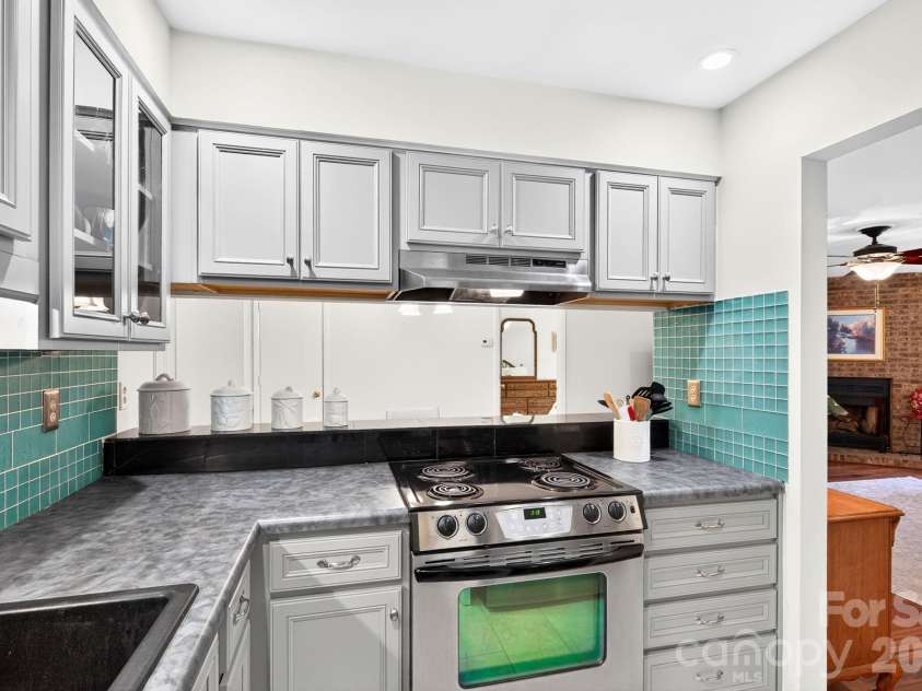 43 Ravencroft Lane, Asheville, NC 28803.  MLS# CAR4398624, YatesRealty ID 34664. Kitchen breakfast bar opening