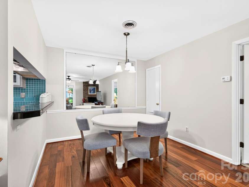 43 Ravencroft Lane, Asheville, NC 28803.  MLS# CAR4398624, YatesRealty ID 34664. Large Mirrored Accent Wall