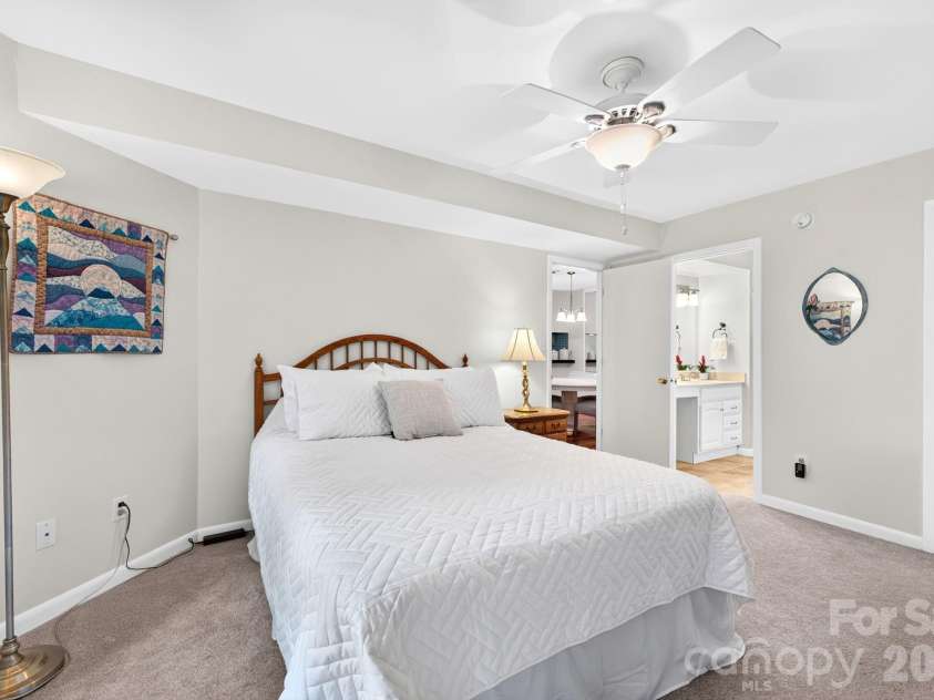 43 Ravencroft Lane, Asheville, NC 28803.  MLS# CAR4398624, YatesRealty ID 34664. Primary Bedroom
