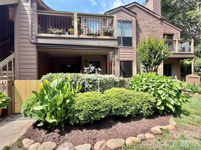 43 Ravencroft Lane, Asheville, NC 28803.  MLS# CAR4398624, YatesRealty ID 34664. Recently Replaced Patio Gates