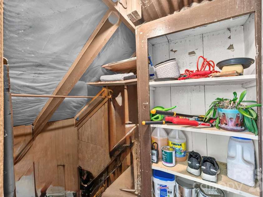 43 Ravencroft Lane, Asheville, NC 28803.  MLS# CAR4398624, YatesRealty ID 34664. Storage Closet