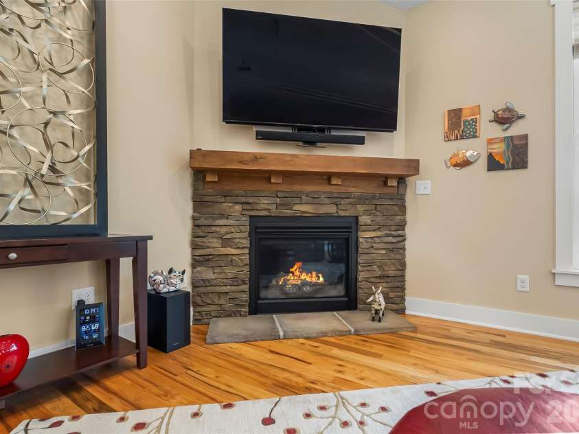 15 Craftsman View Drive, Asheville, NC 28804.  MLS# CAR4398453, YatesRealty ID 34665. 