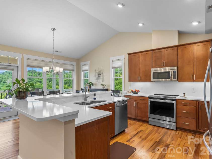15 Craftsman View Drive, Asheville, NC 28804.  MLS# CAR4398453, YatesRealty ID 34665. 