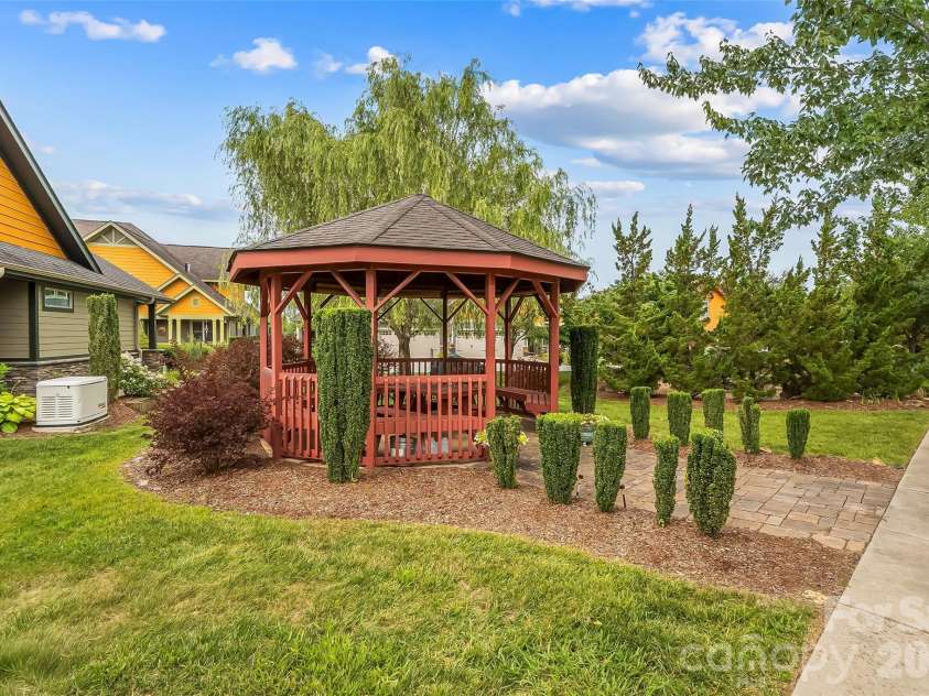 15 Craftsman View Drive, Asheville, NC 28804.  MLS# CAR4398453, YatesRealty ID 34665. Community recreation area