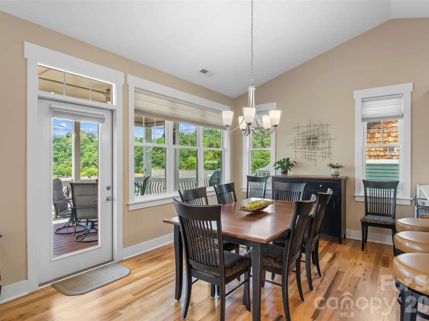 15 Craftsman View Drive, Asheville, NC 28804.  MLS# CAR4398453, YatesRealty ID 34665. Dining
