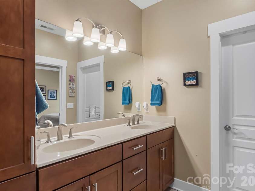 15 Craftsman View Drive, Asheville, NC 28804.  MLS# CAR4398453, YatesRealty ID 34665. Double vanity