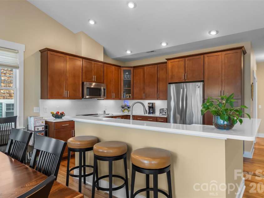 15 Craftsman View Drive, Asheville, NC 28804.  MLS# CAR4398453, YatesRealty ID 34665. Kitchen Island with seating